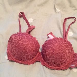 EUC VS PINK mauve lace bra. Barely worn. 36B